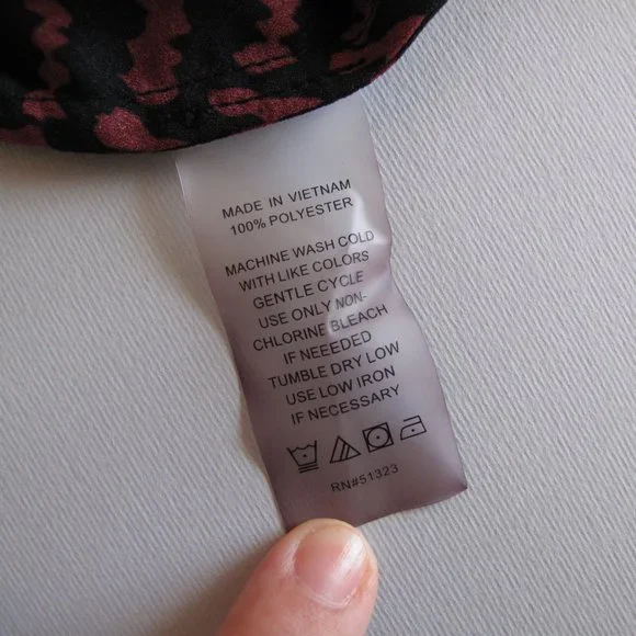 VINCE CAMUTO Black and Burgundy Chevron Top - Picture 10 of 10